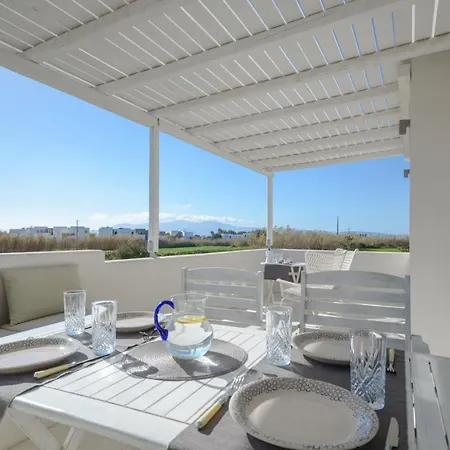 Villa Seaside Naxos • *
